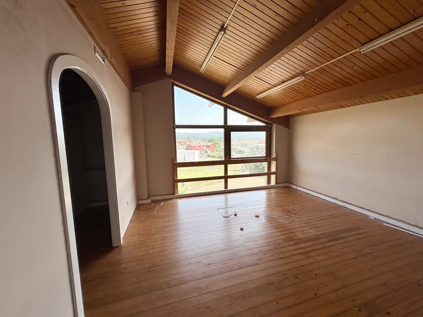 Sala d'estar de Casa adosada en venda en Arteixo amb Jardí privat