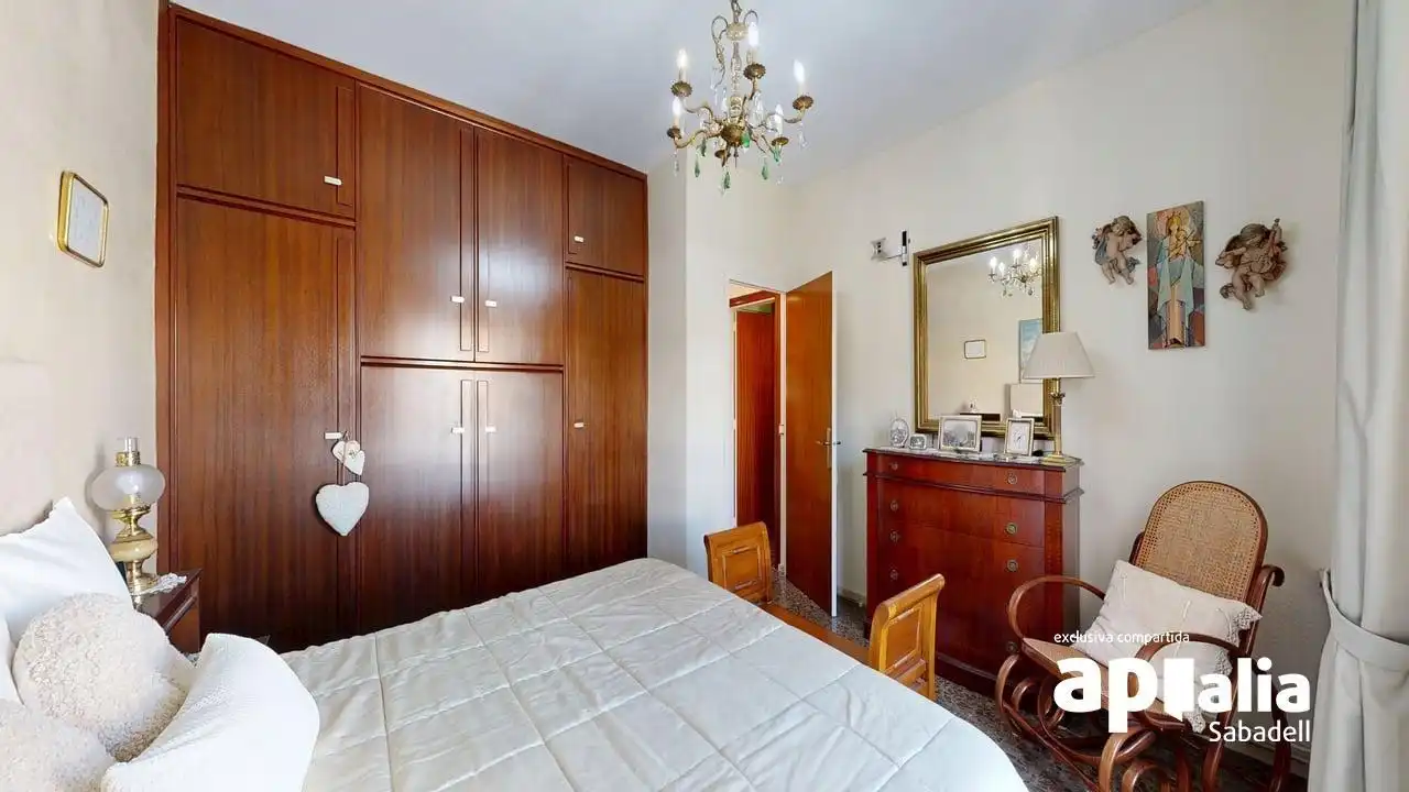 Dormitori de Casa o xalet en venda en Barberà del Vallès amb Calefacció, Jardí privat i Terrassa