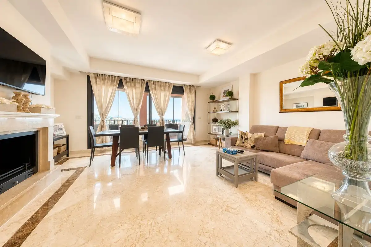 Sala de estar de Casa adosada en venta en Estepona con Aire acondicionado, Terraza y Alarma