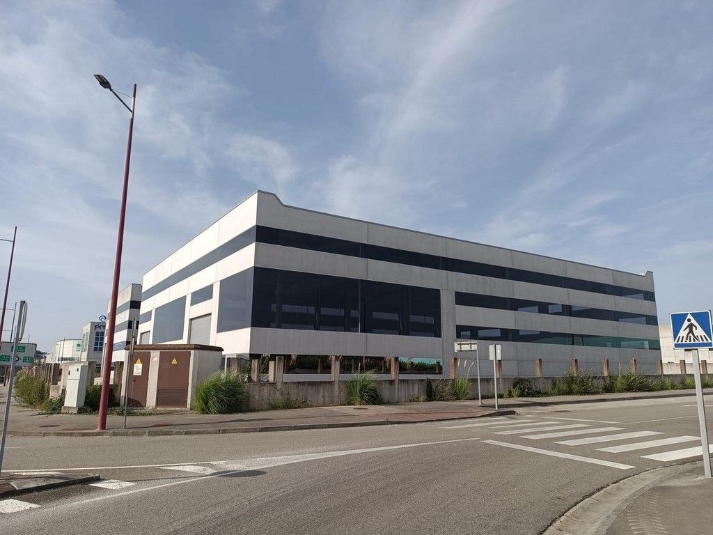 Vista exterior de Nave industrial de alquiler en Carballo