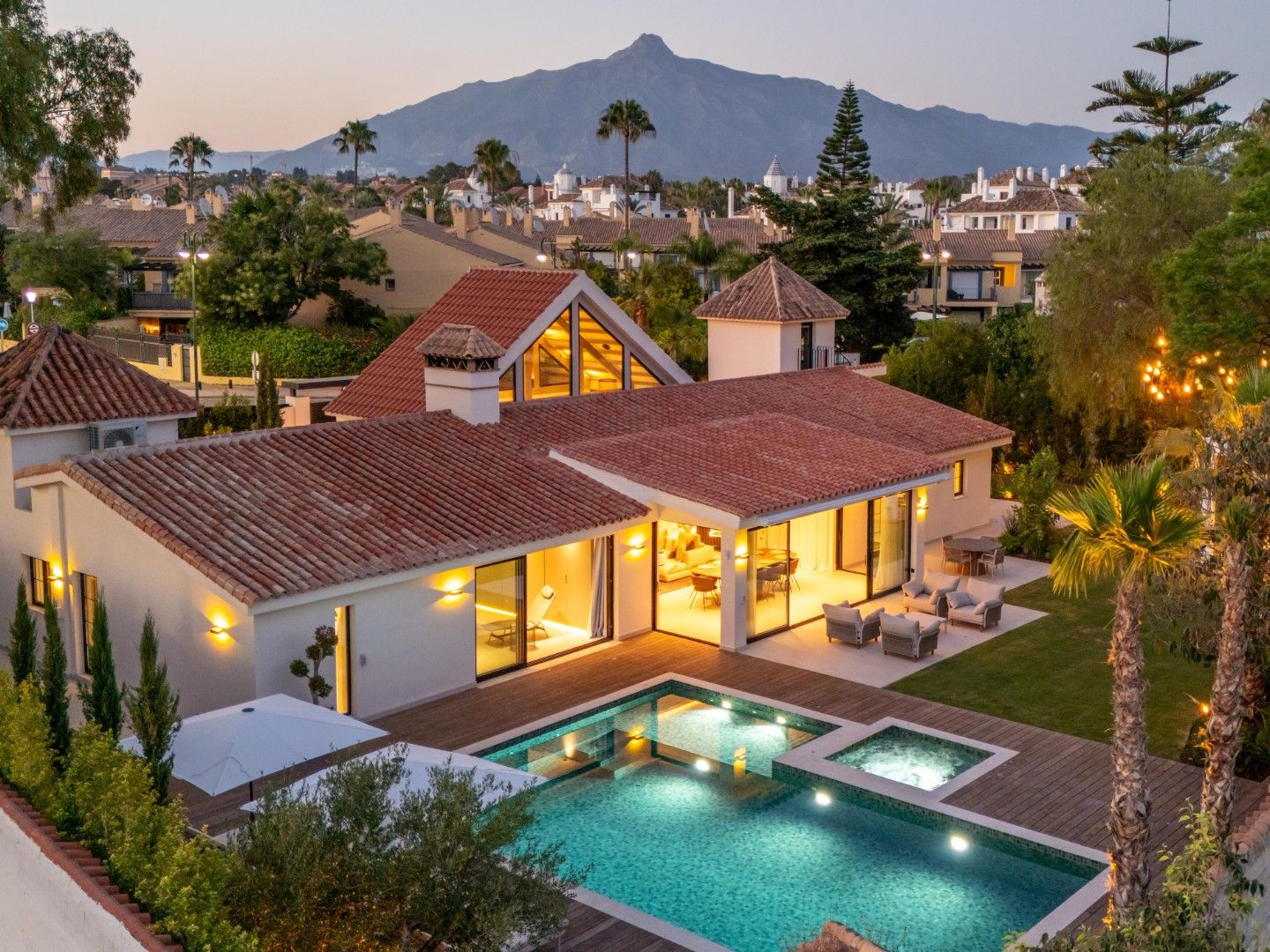 Vista exterior de Casa o chalet en venta en Marbella con Aire acondicionado, Jardín privado y Terraza