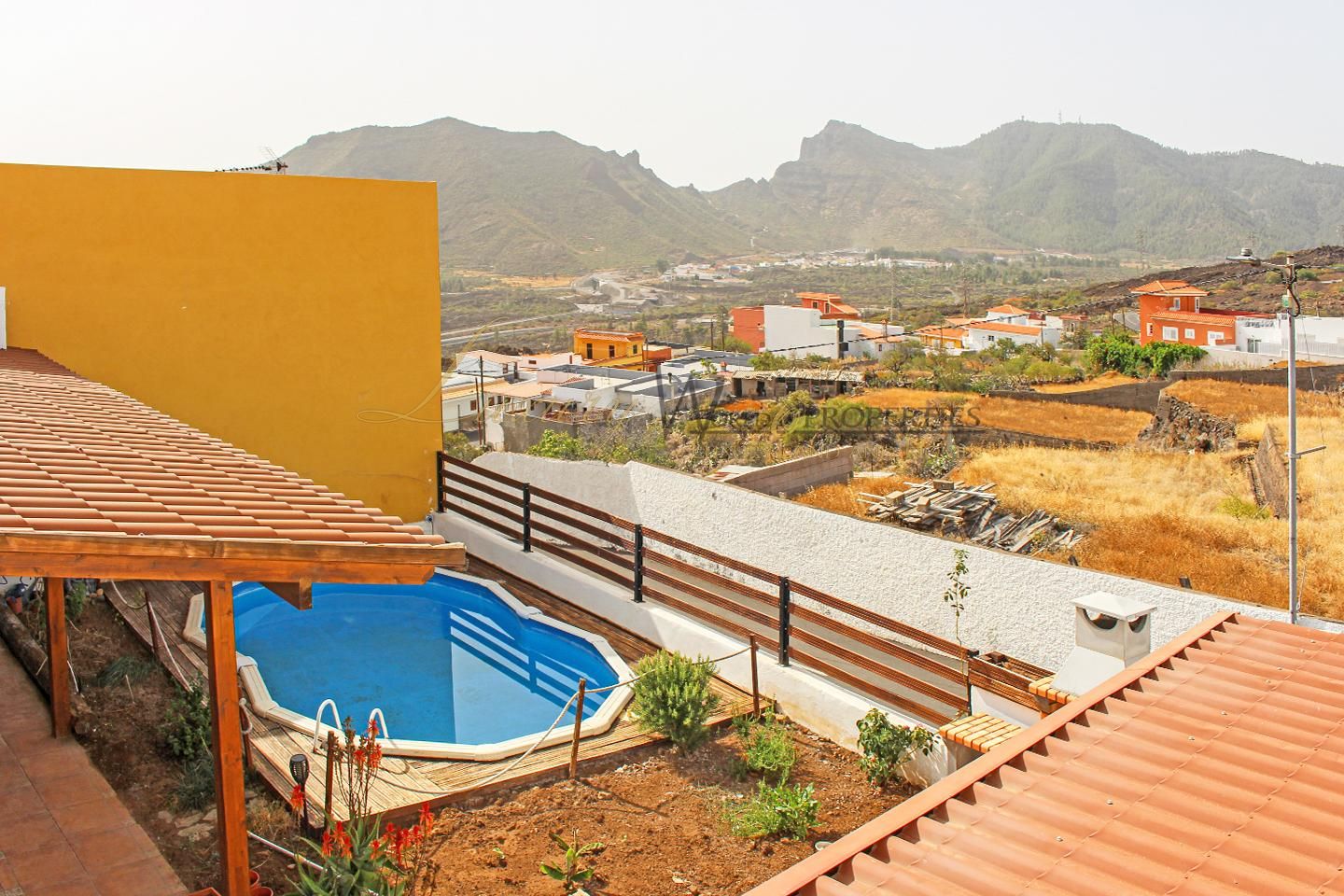 Vista exterior de Casa o xalet en venda en Santiago del Teide amb Terrassa, Piscina i Moblat