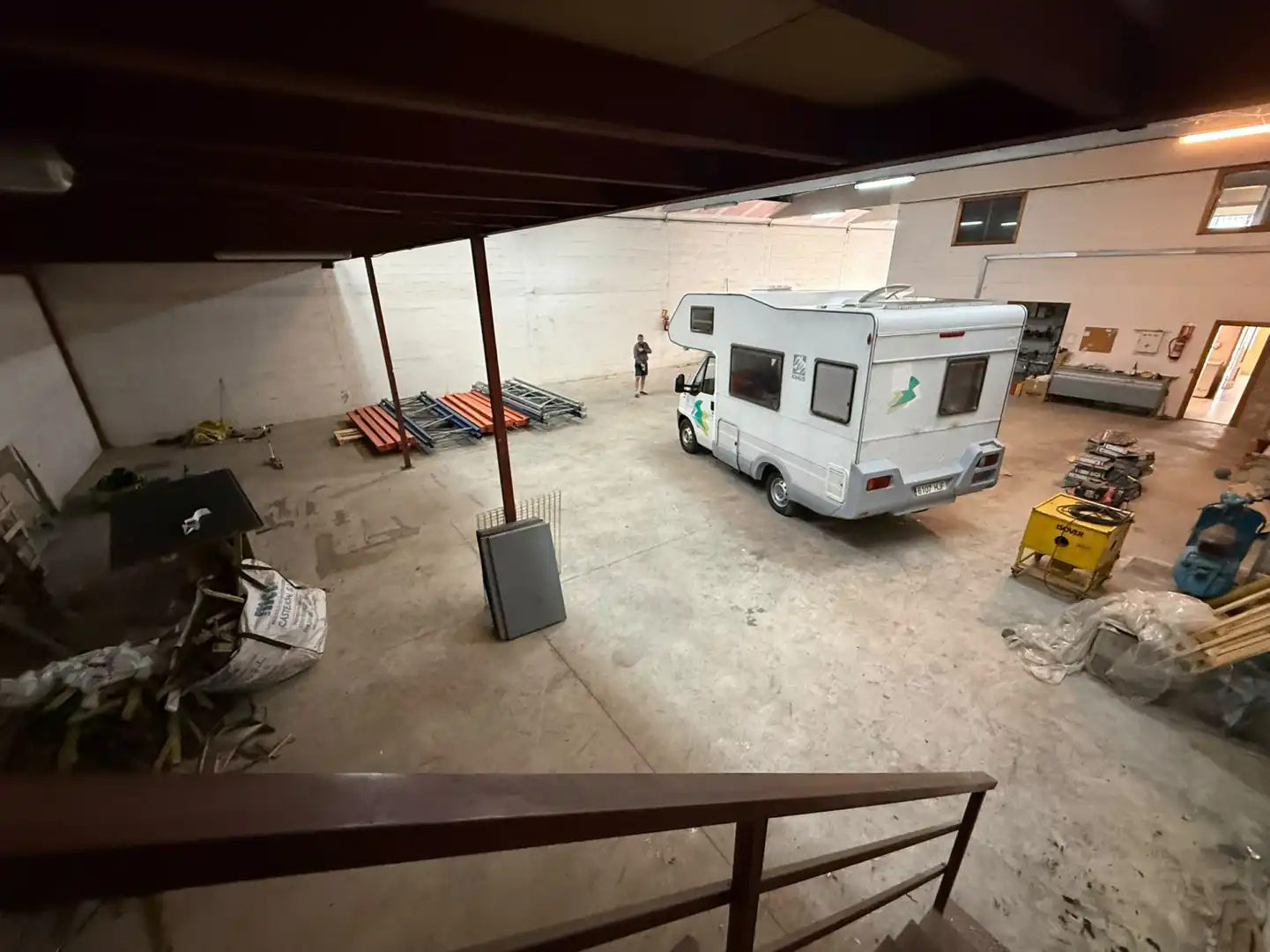 Parkplatz von Fabrikhallen zur Miete in  Logroño