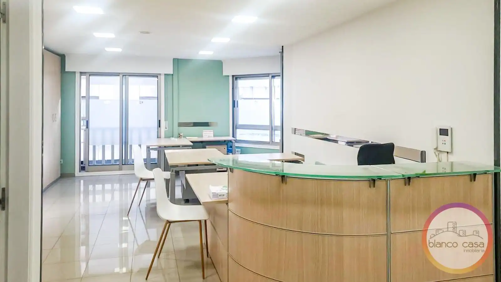 Office space with lift to rent in Carballo