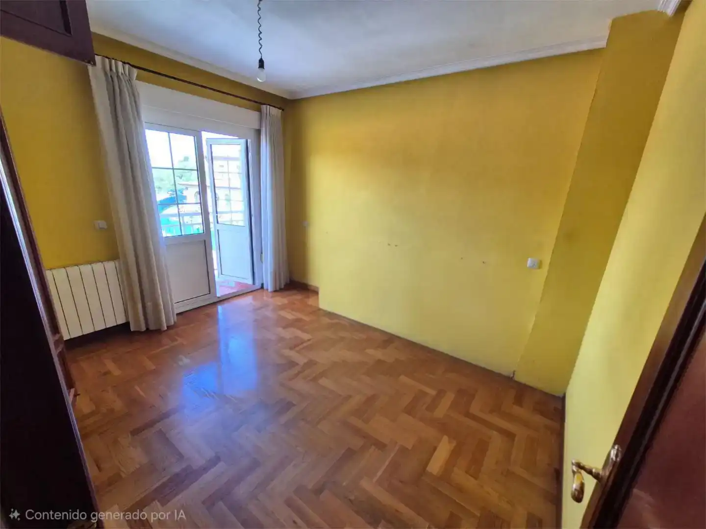 Habitación de Casa adosada en venta en Oviedo  con Parquet y Balcón