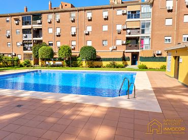 Pis amb piscina en venda a Calle del Campo