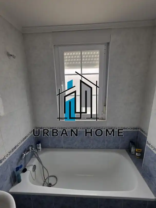 Badezimmer von Einfamilien-Reihenhaus zum Verkauf in Chozas de Abajo mit Heizung und Abstellraum