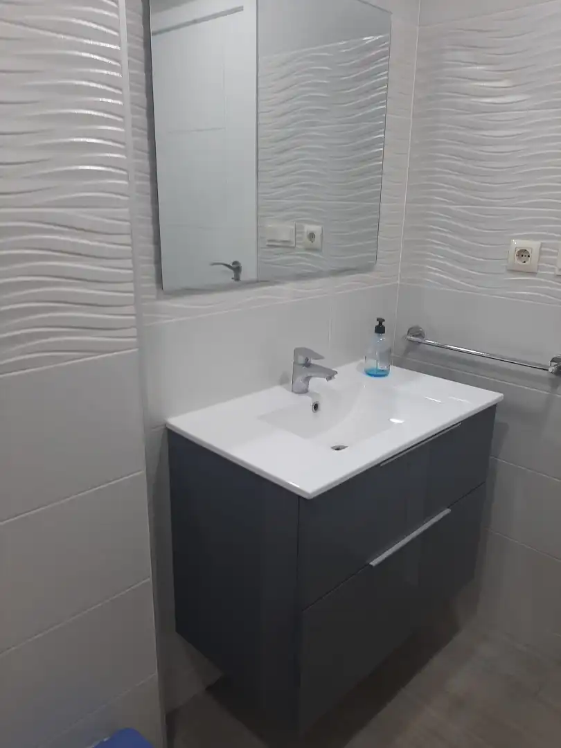 Baño de Piso de alquiler en Jaén con Aire acondicionado, Calefacción y Amueblado