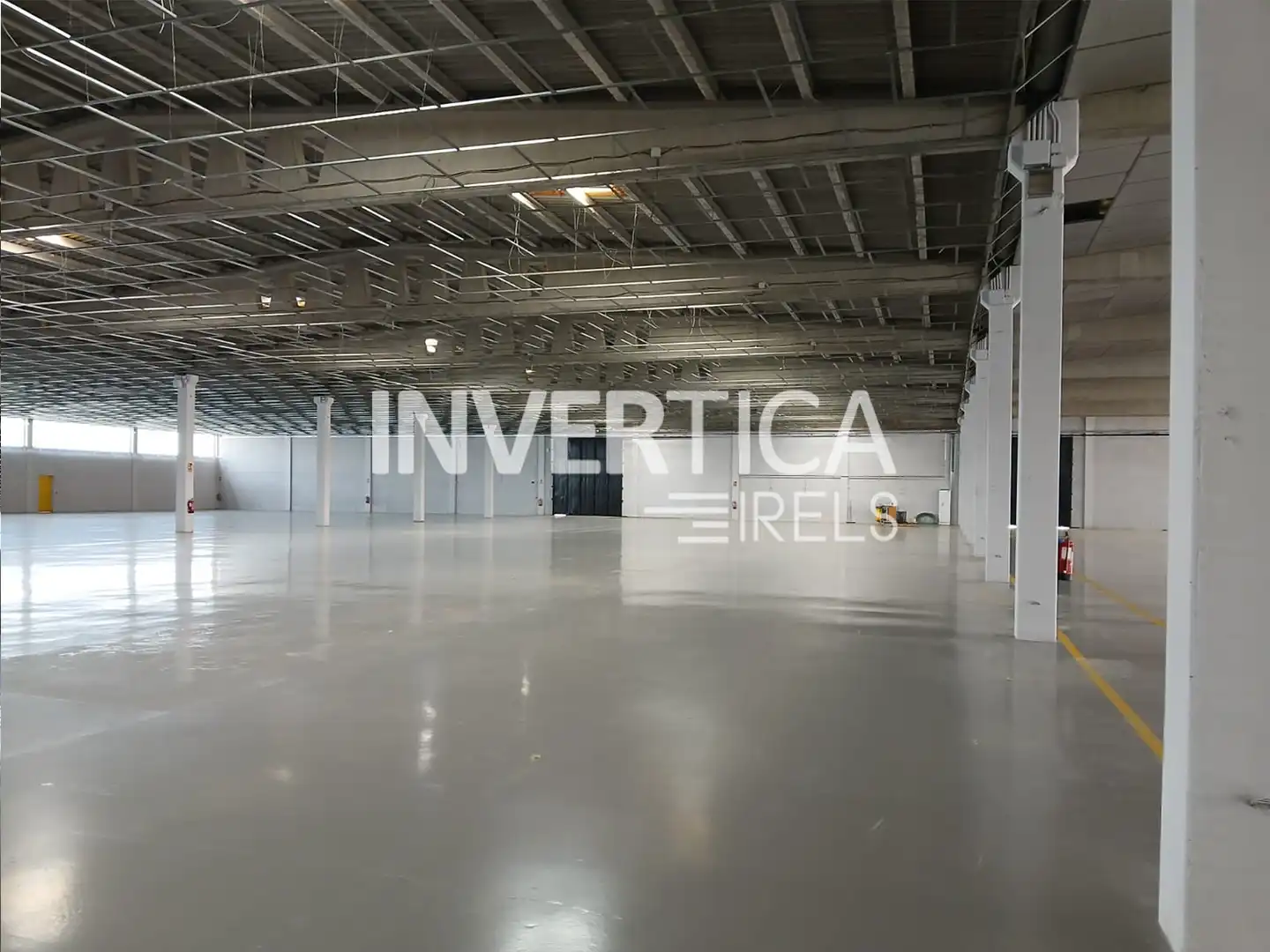 Vista exterior de Nave industrial de alquiler en Vallmoll con Calefacción y Alarma
