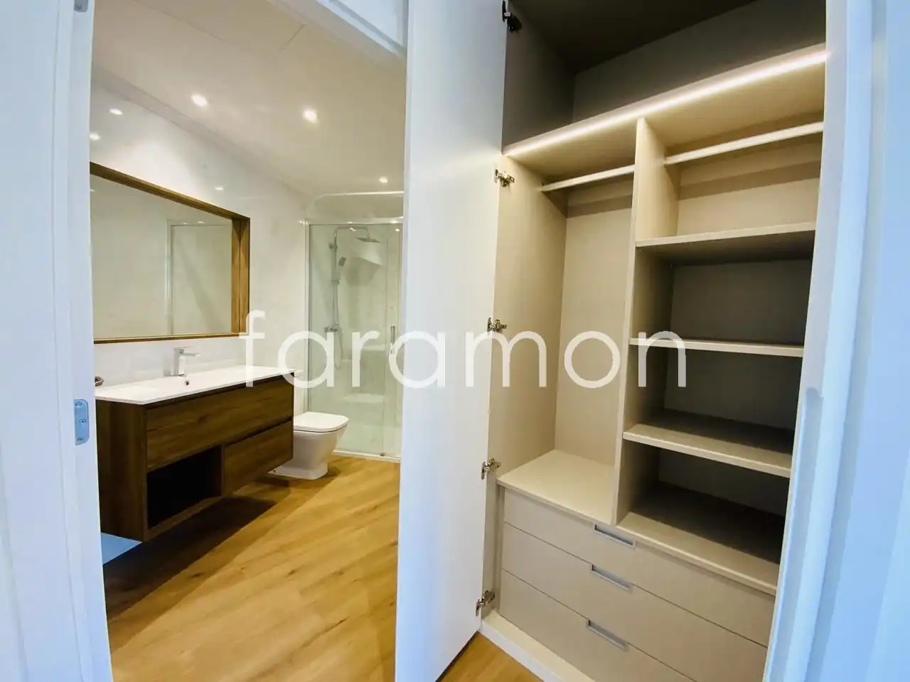 Baño de Piso en venta en Sanxenxo con Terraza, Trastero y Internet