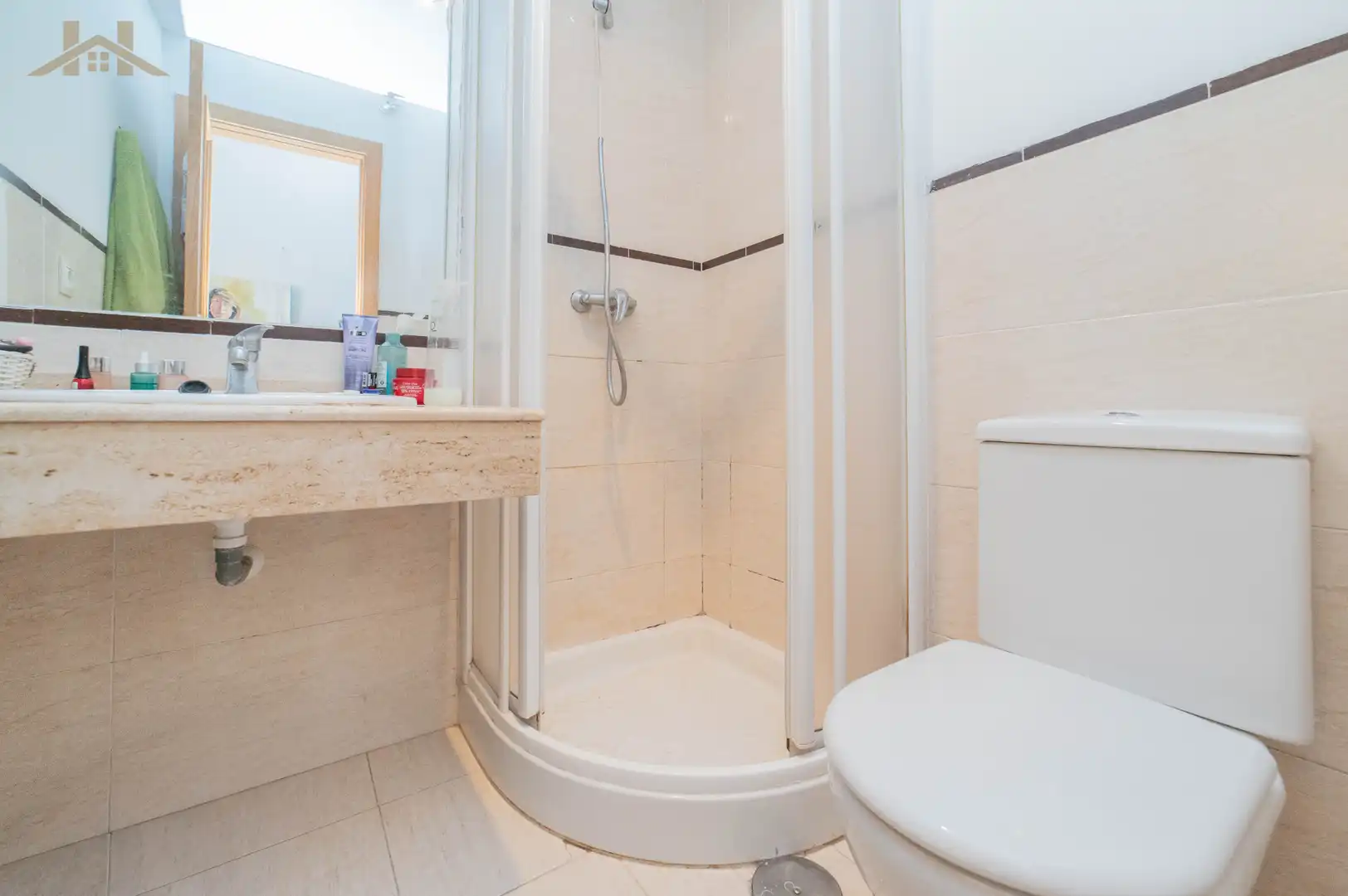 Baño de Piso en venta en Villa del Prado con Balcón