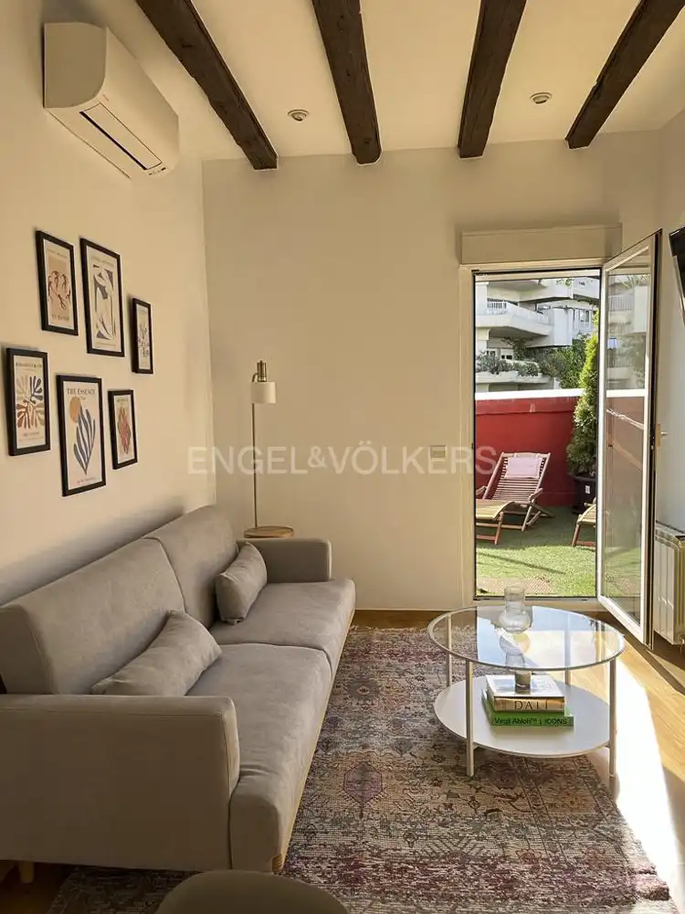 Sala d'estar de Àtic de lloguer en Madrid amb Aire condicionat, Calefacció i Terrassa