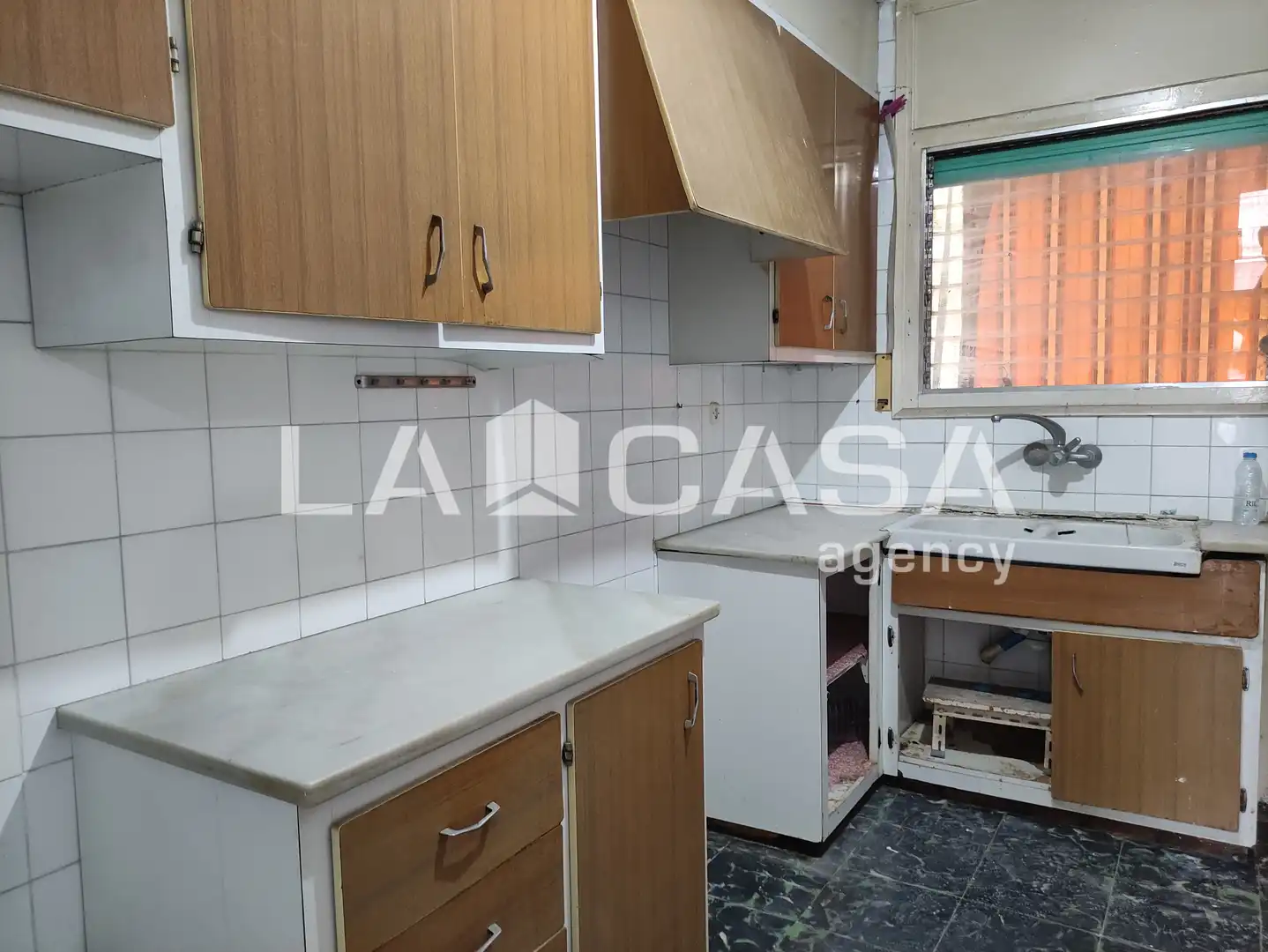 Cocina de Piso en venta en Santa Coloma de Gramenet con Balcón
