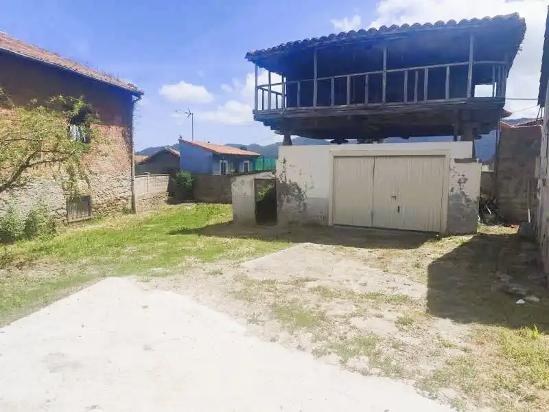 Casa o xalet en venda en Pravia amb Calefacció, Moblat i Forn
