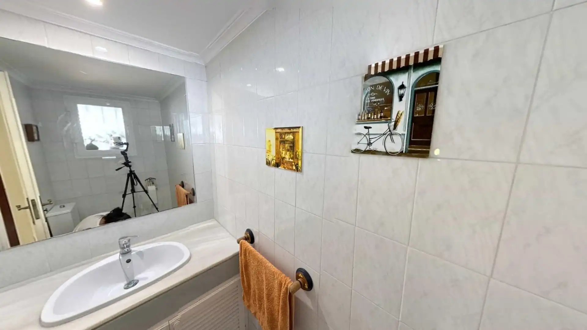 Badezimmer von Einfamilien-Reihenhaus zum Verkauf in Estepona mit Heizung, Privatgarten und Terrasse