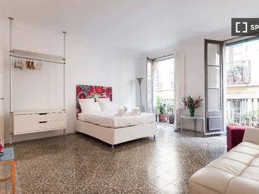 Appartamento con balcone in affitto a Ciutat Vella