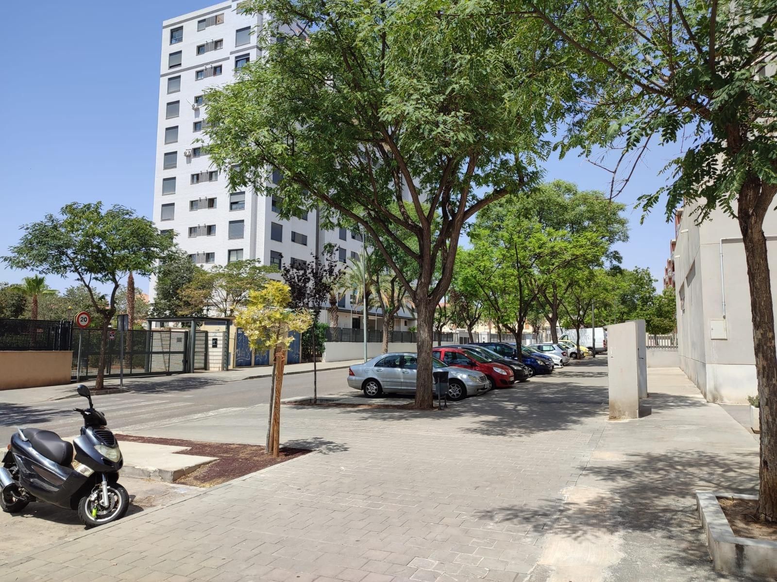 Exterior view of Premises for sale in Paterna  with Air Conditioner, Terrace and Furnished