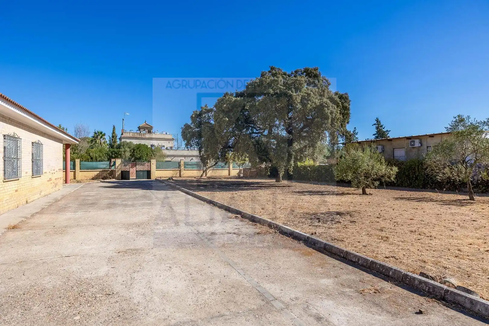 Houses for sale in Sanlúcar la Mayor, Sevilla