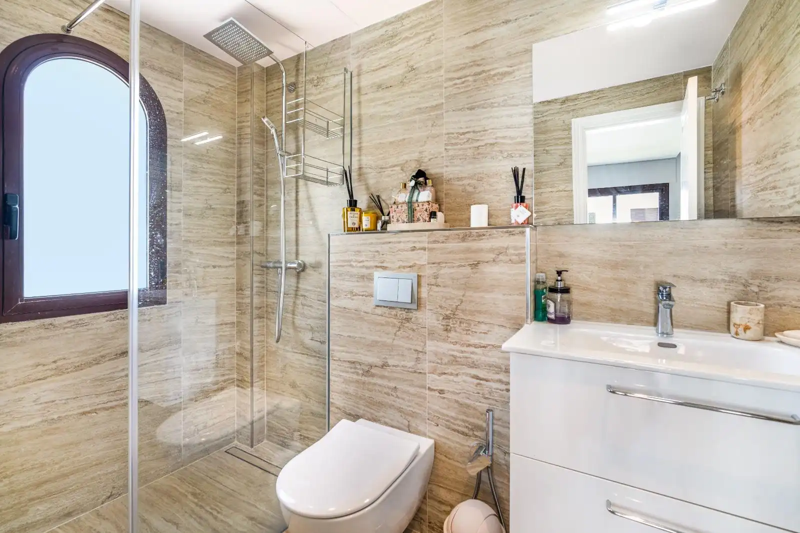 Baño de Apartamento de alquiler en Marbella con Terraza, Piscina y Amueblado