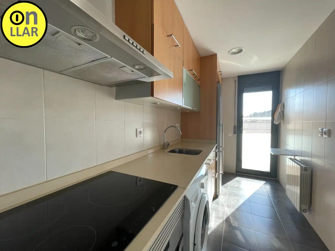 Cuina de Pis en venda en Tiana amb Calefacció, Parquet i Balcó