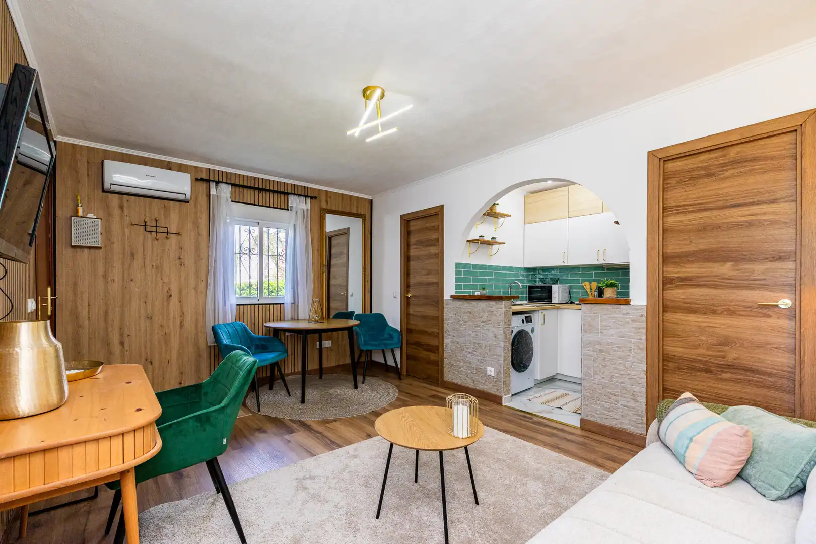 Sala d'estar de Casa adosada en venda en Mijas amb Aire condicionat, Terrassa i Traster