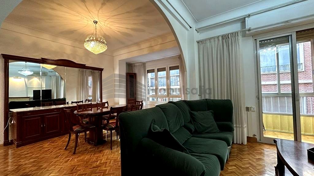 Living room of Flat for rent in  Zaragoza Capital  with Air Conditioner, Heating and Parquet flooring