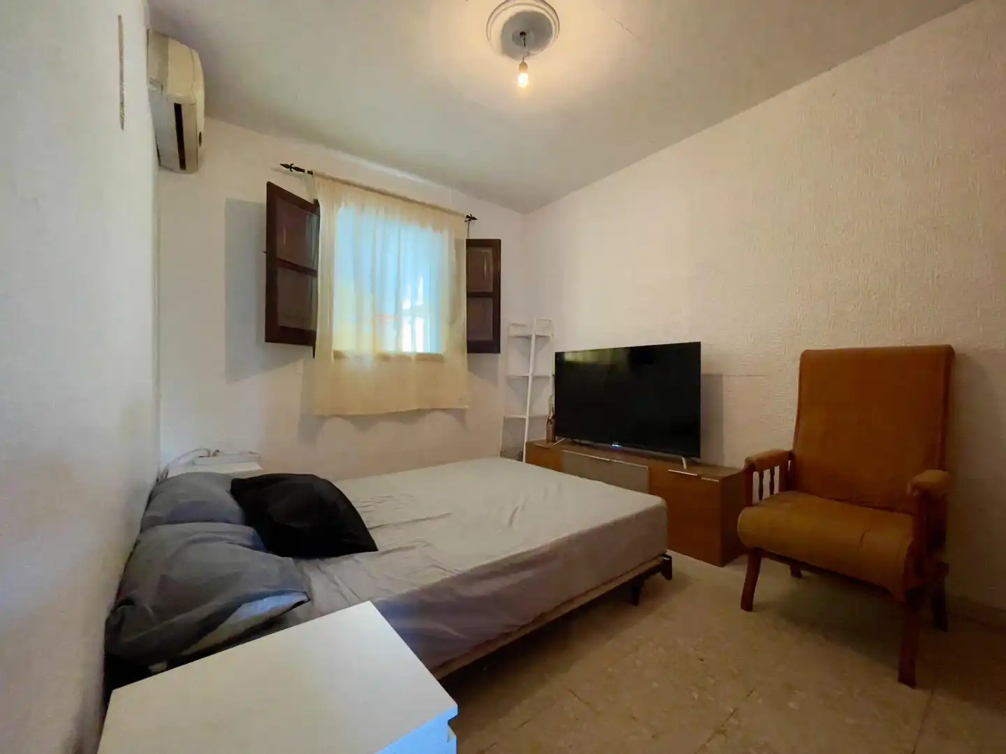 Dormitori de Casa adosada en venda en Chiclana de la Frontera amb Aire condicionat, Jardí privat i Terrassa