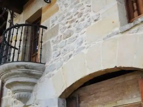 Außenansicht von Country house zur Miete in Reocín mit Privatgarten, Terrasse und Balkon