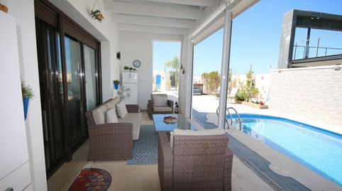 Exclusiva villa independiente con piscina privada en Golf Costa Esuri