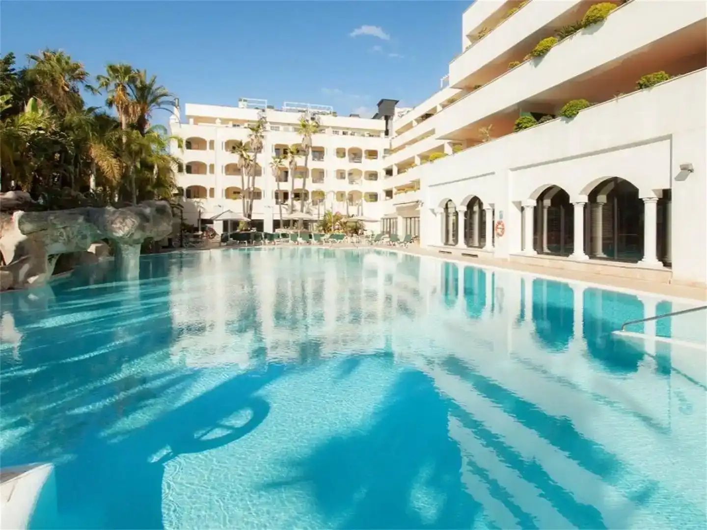 Piscina de Apartamento en venta en Marbella con Piscina comunitaria