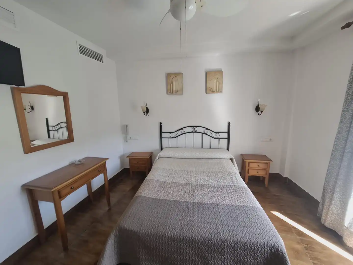 Habitación de Edificio en venta en Tolox