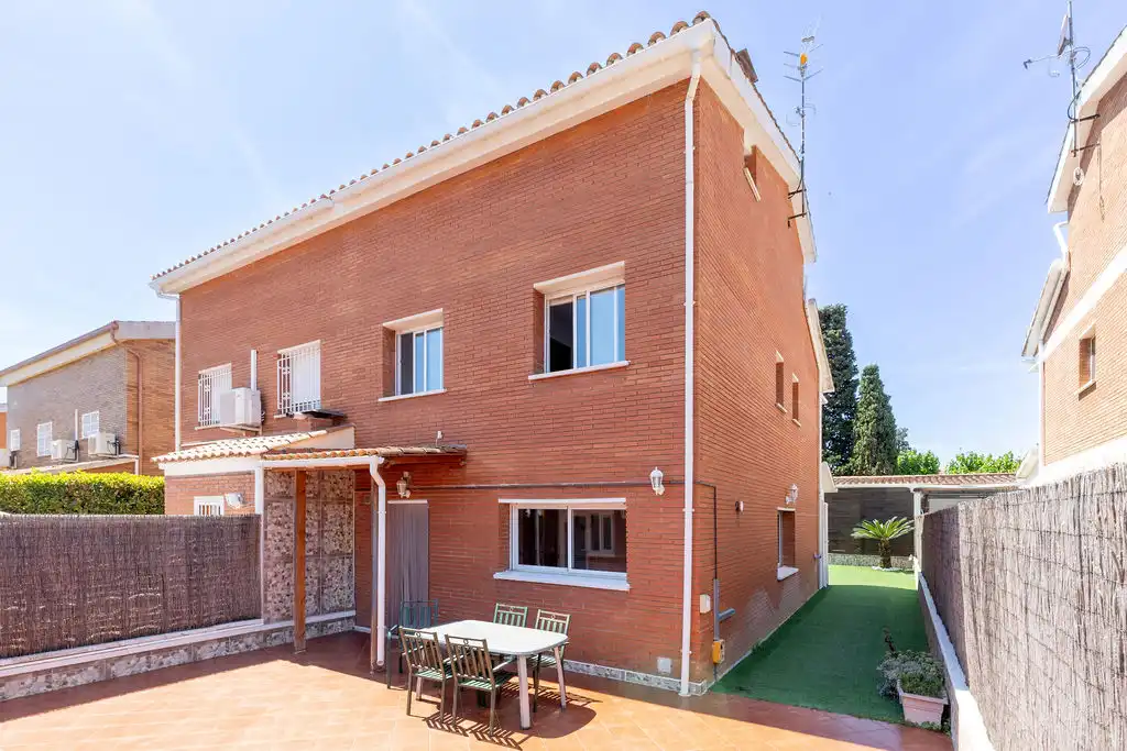 Vista exterior de Casa o chalet en venta en Sant Vicenç de Montalt con Aire acondicionado, Calefacción y Terraza
