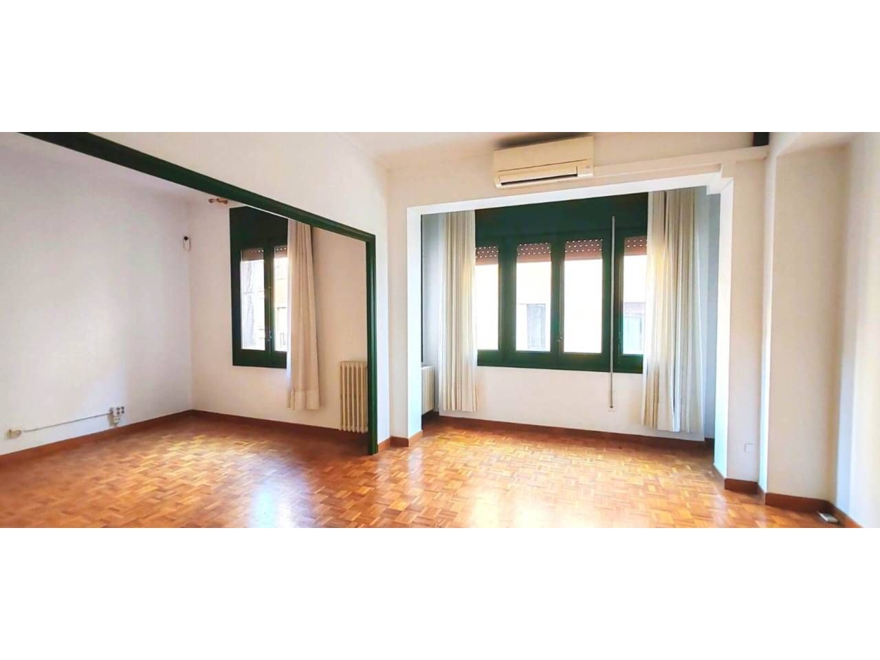 Dormitori de Pis en venda en Girona Capital amb Aire condicionat, Calefacció i Parquet