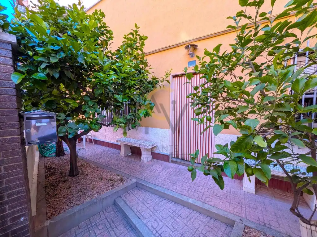 Casa amb terrassa en venda a Calle J Alfonso Vidal, imagen 4