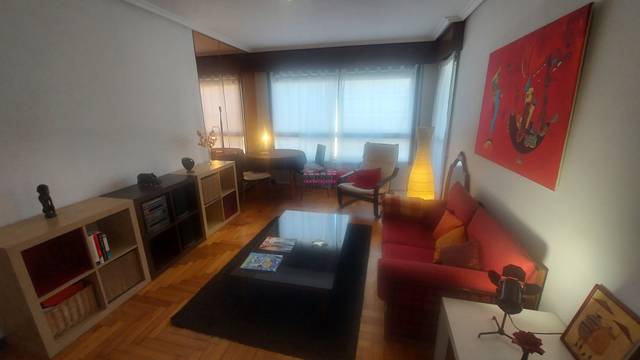 Piso en Alquiler en Avenida das Camelias en Praza Independencia