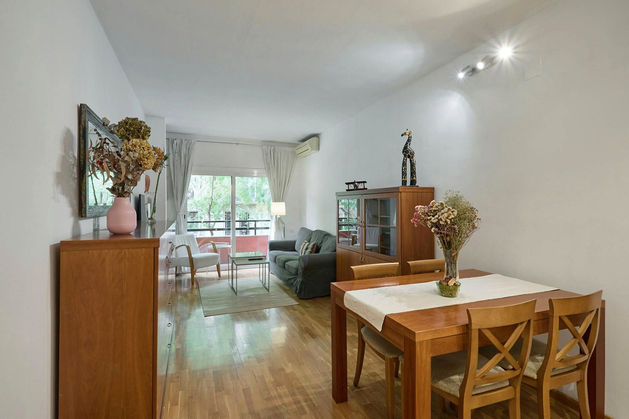 Sala de estar de Piso de alquiler en  Barcelona Capital con Amueblado, Lavadora y TV