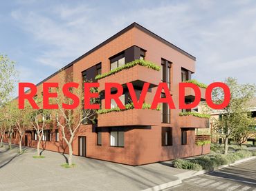 Pis d'obra nova amb balcó en venda a Carrer Margarida Xirgu 4