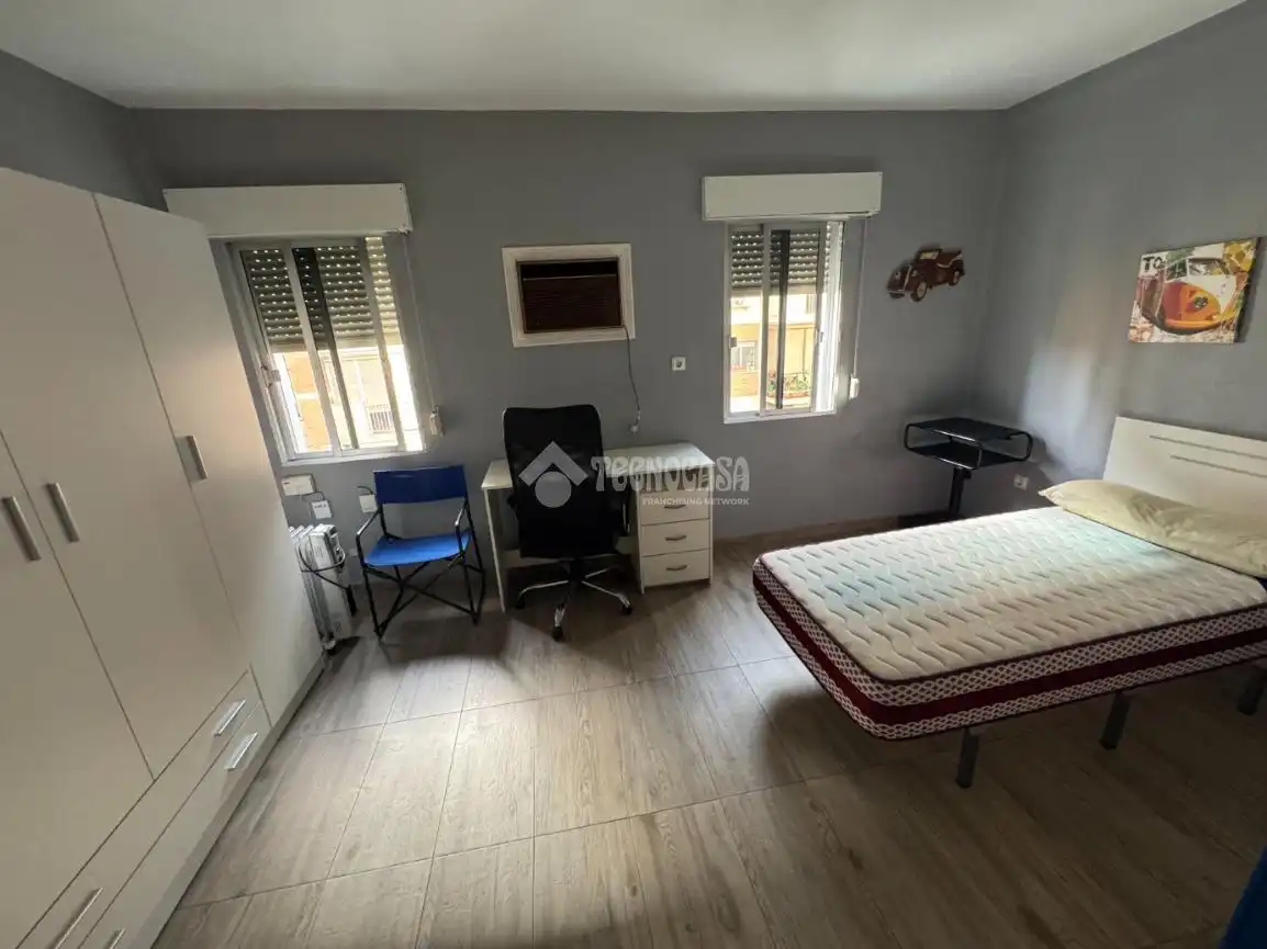 Bedroom of Flat for sale in Sevilla  with Air Conditioner