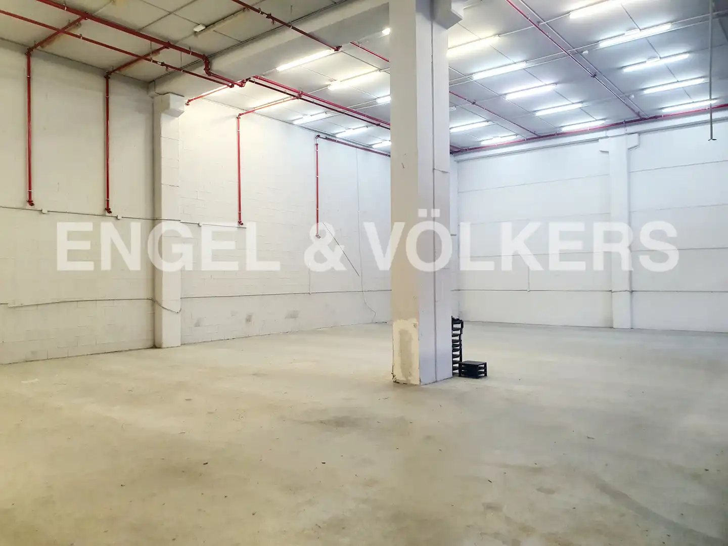 Nau industrial en venda en Cornellà de Llobregat