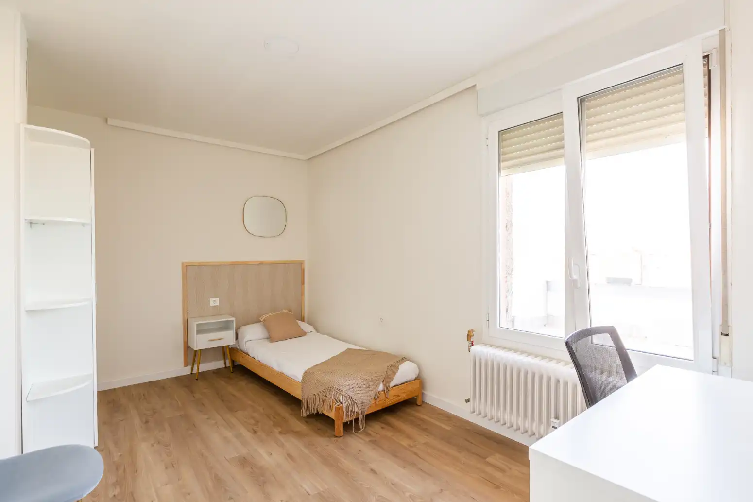 Schlafzimmer von Dachboden zur Miete in  Pamplona / Iruña mit Möbliert