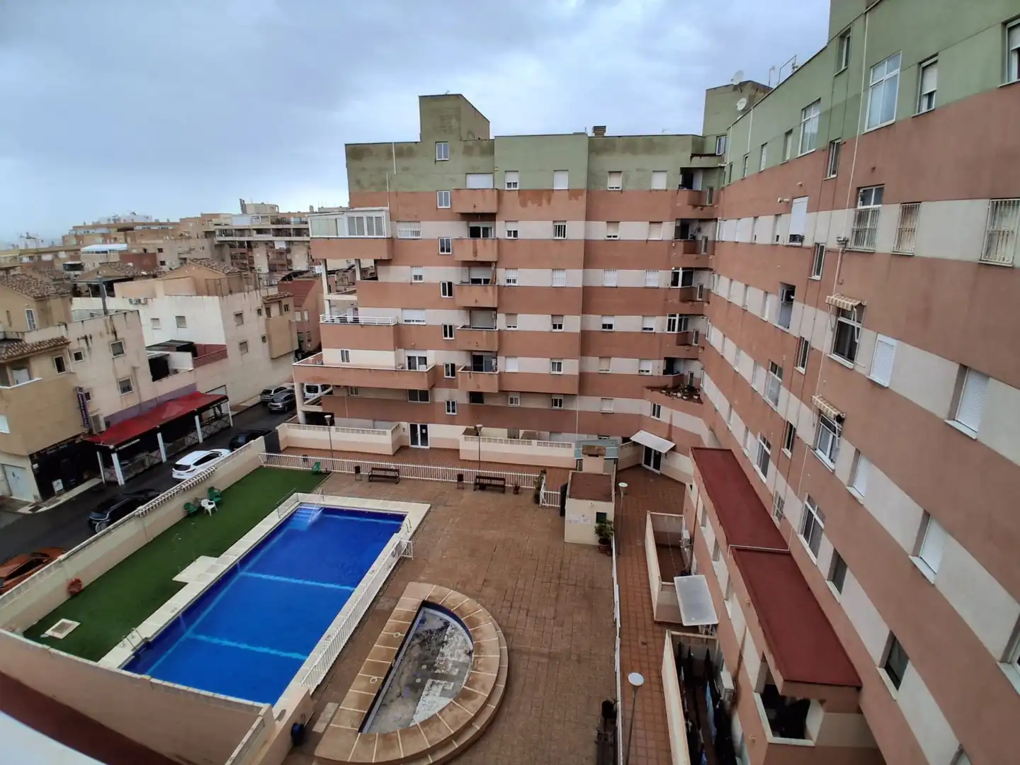 Vista exterior de Pis en venda en Roquetas de Mar amb Aire condicionat, Calefacció i Terrassa