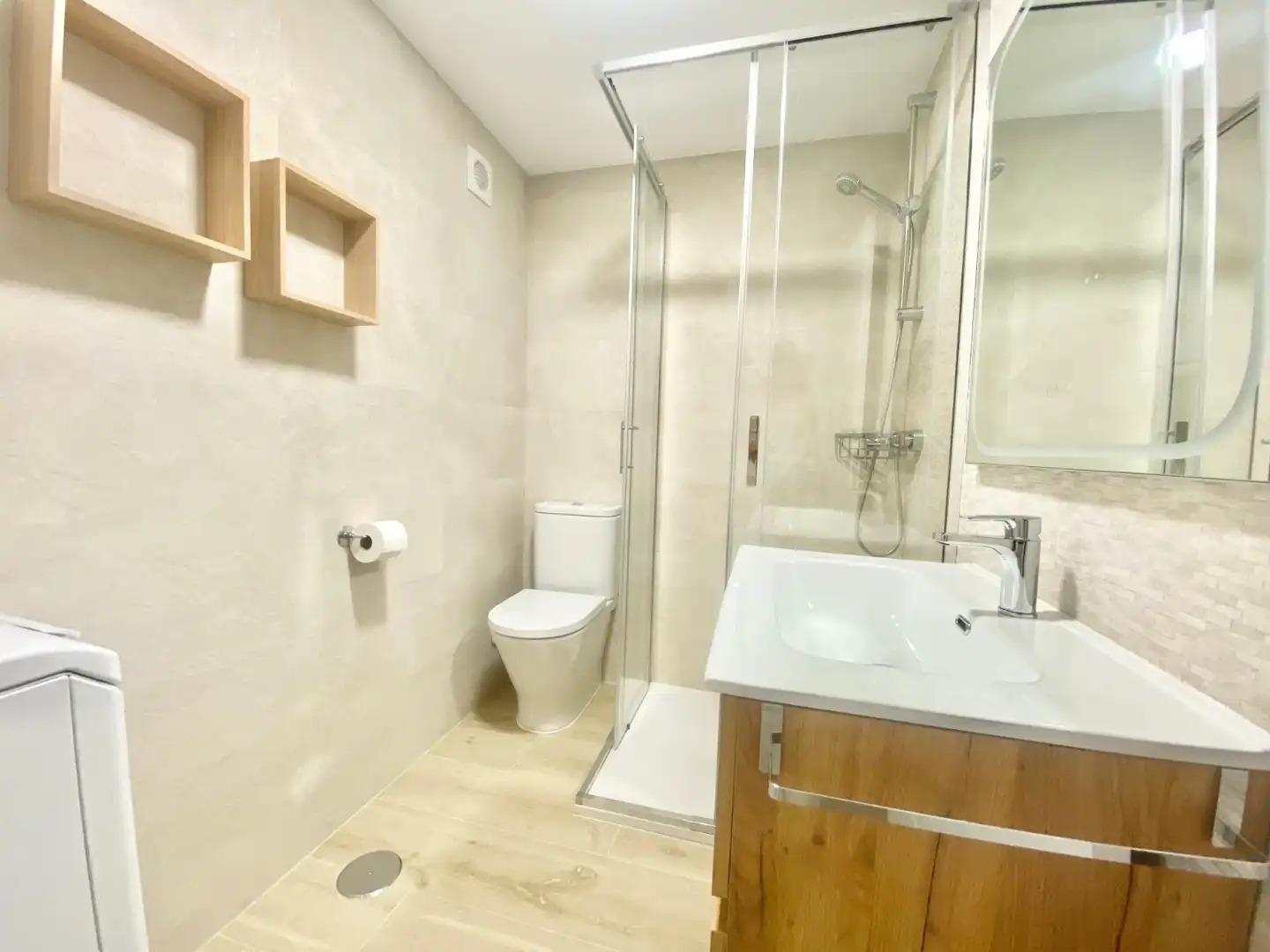 Baño de Apartamento de alquiler en Benidorm con Aire acondicionado, Calefacción y Piscina