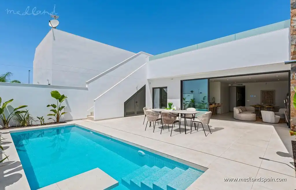 Villa mit Pool zum Verkauf in Las Lomas de Rame - Bahía Bella