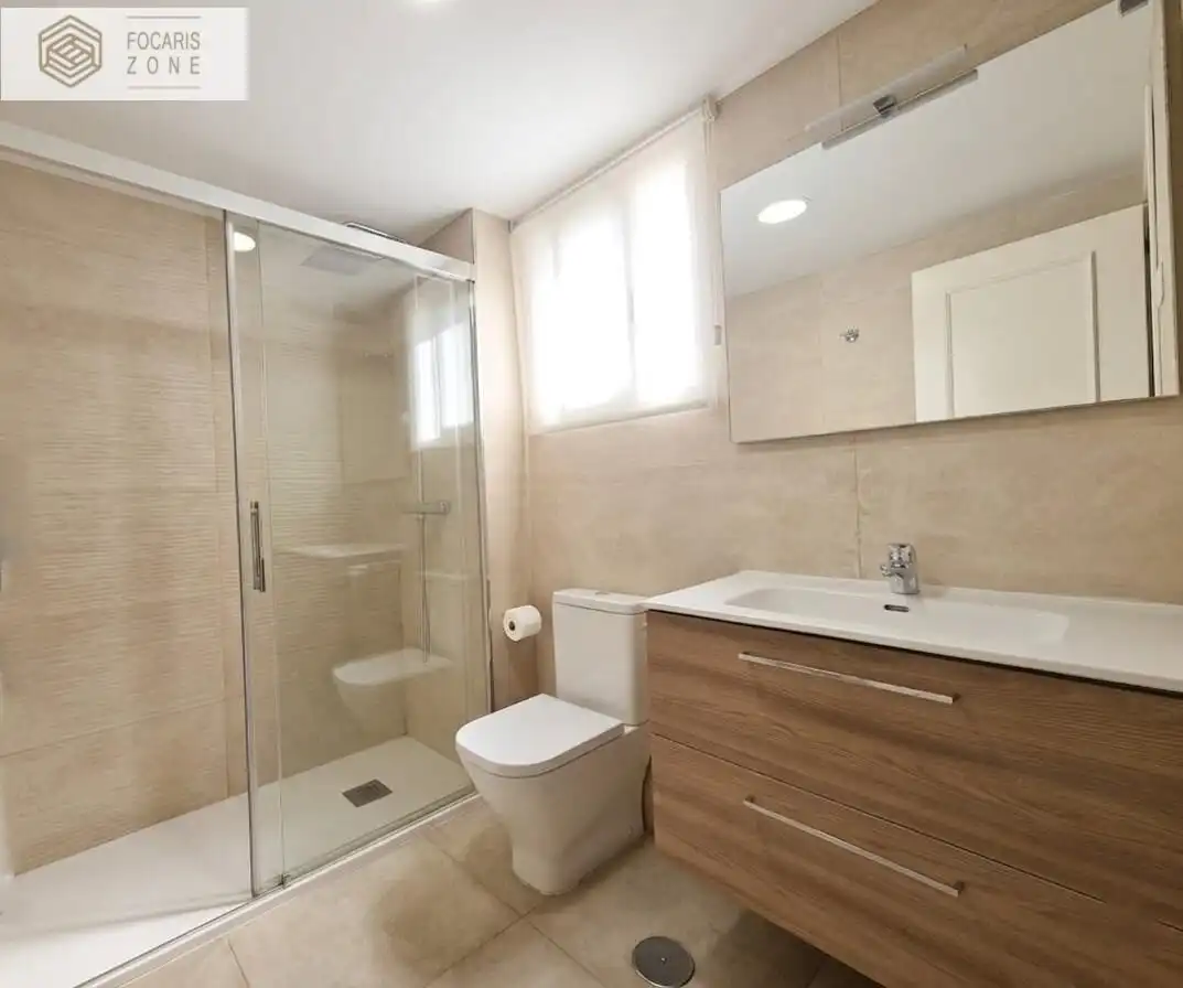 Bathroom of Flat for sale in Málaga  with Air Conditioner, Heating and Private garden