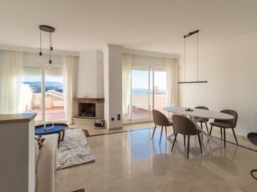 Terraced house with balcony for sale in La Duquesa