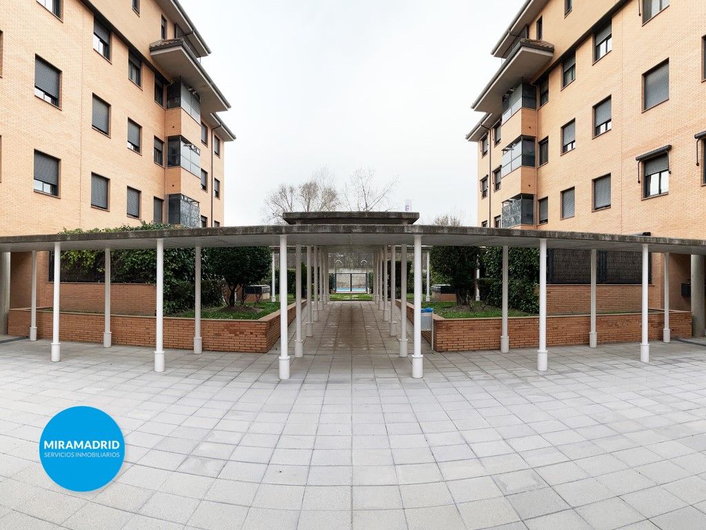 Exterior view of Flat for sale in Paracuellos de Jarama  with Air Conditioner and Swimming Pool