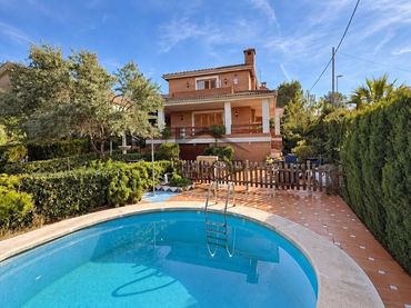 House with pool for sale in Carcaixent