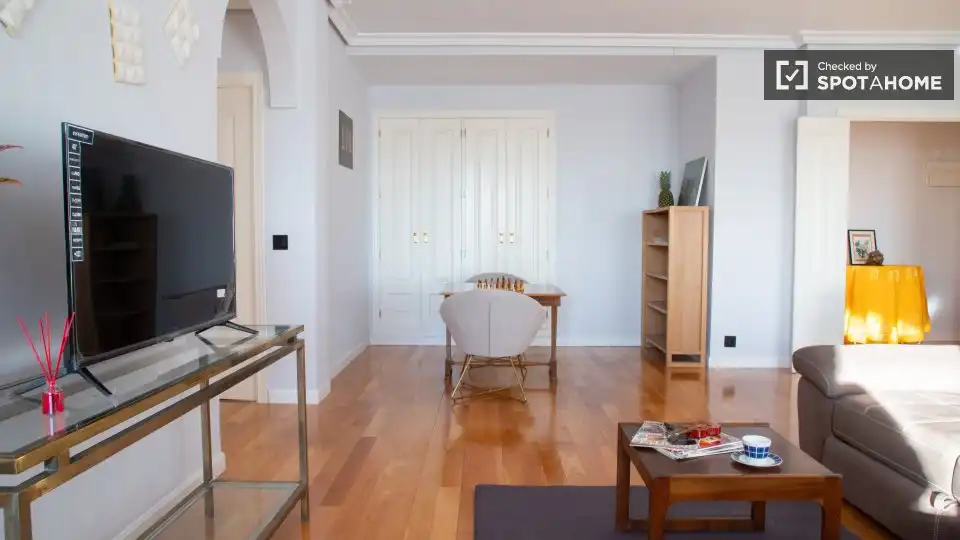Appartamento con terrazza in affitto a Tetuán, imagen 6