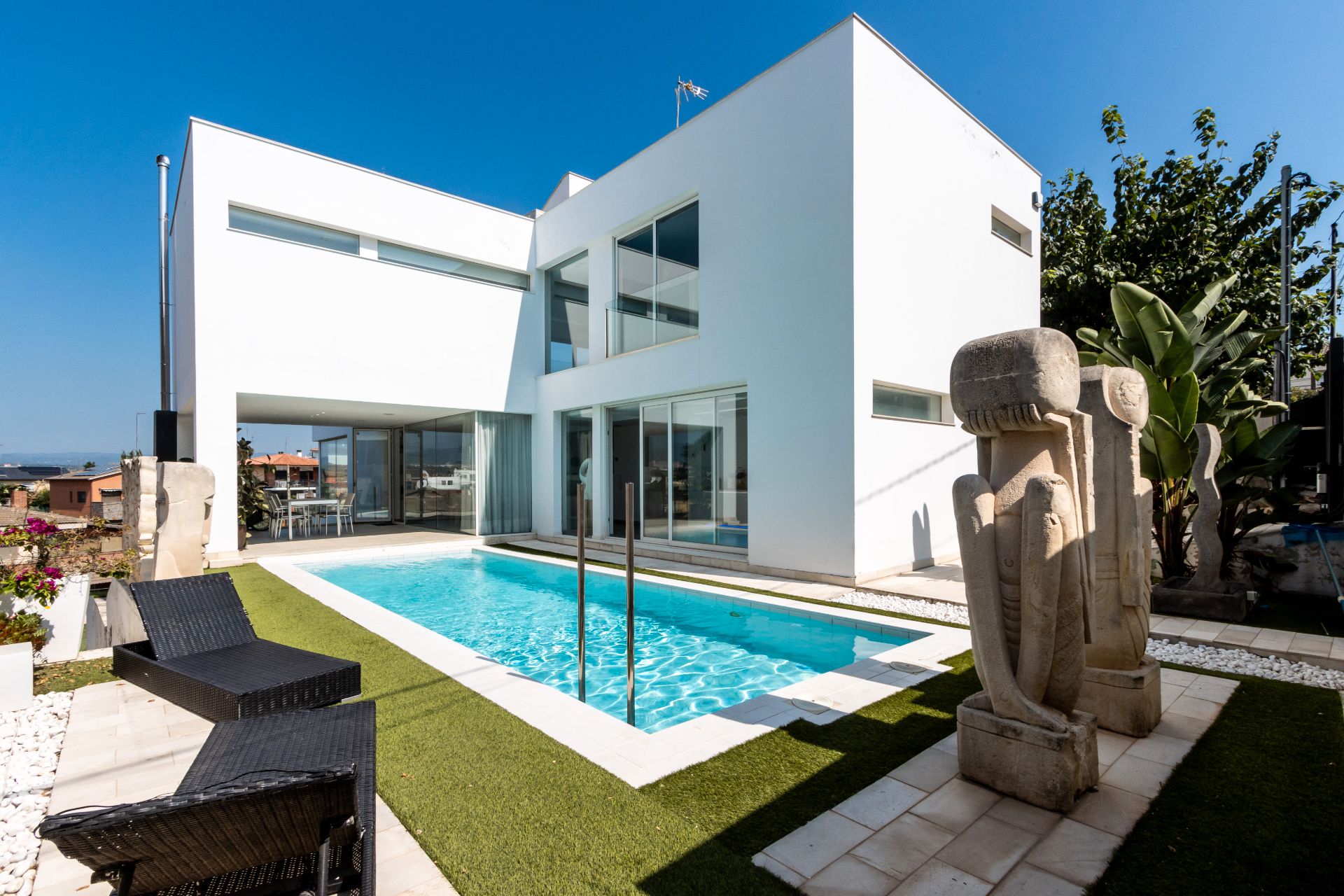 Swimming pool of House or chalet for sale in Terrassa  with Air Conditioner, Heating and Private garden