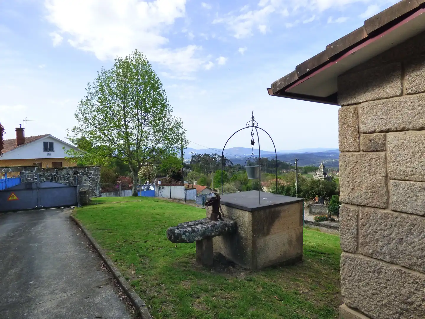 Außenansicht von Haus oder Chalet zum Verkauf in As Neves   mit Privatgarten, Terrasse und Ofen
